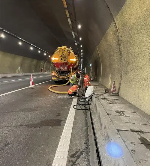 肇庆隧道排水渠清淤